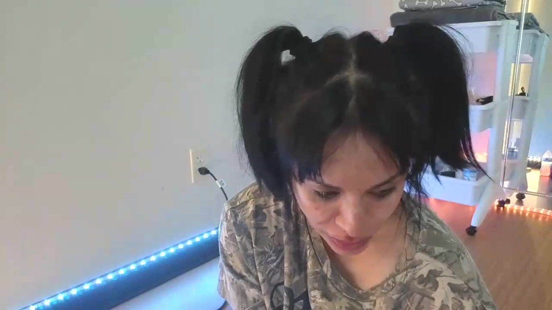 Gallery image thumbnail from nella's myfreecams stream on, 06/12/2026, 15:22 image 16 of 20