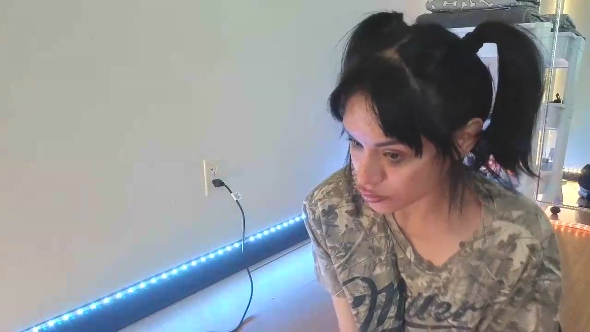 Gallery image thumbnail from nella's myfreecams stream on, 06/12/2026, 15:22 image 8 of 20