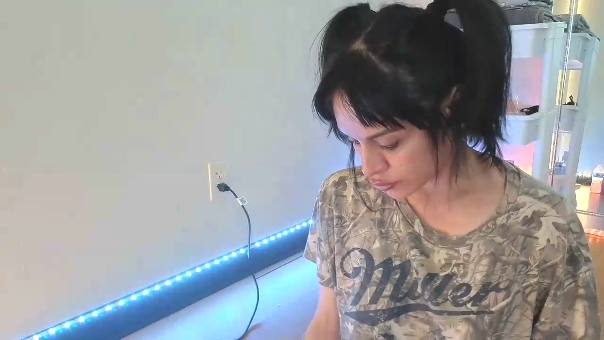 Gallery image thumbnail from nella's myfreecams stream on, 06/12/2026, 15:22 image 13 of 20