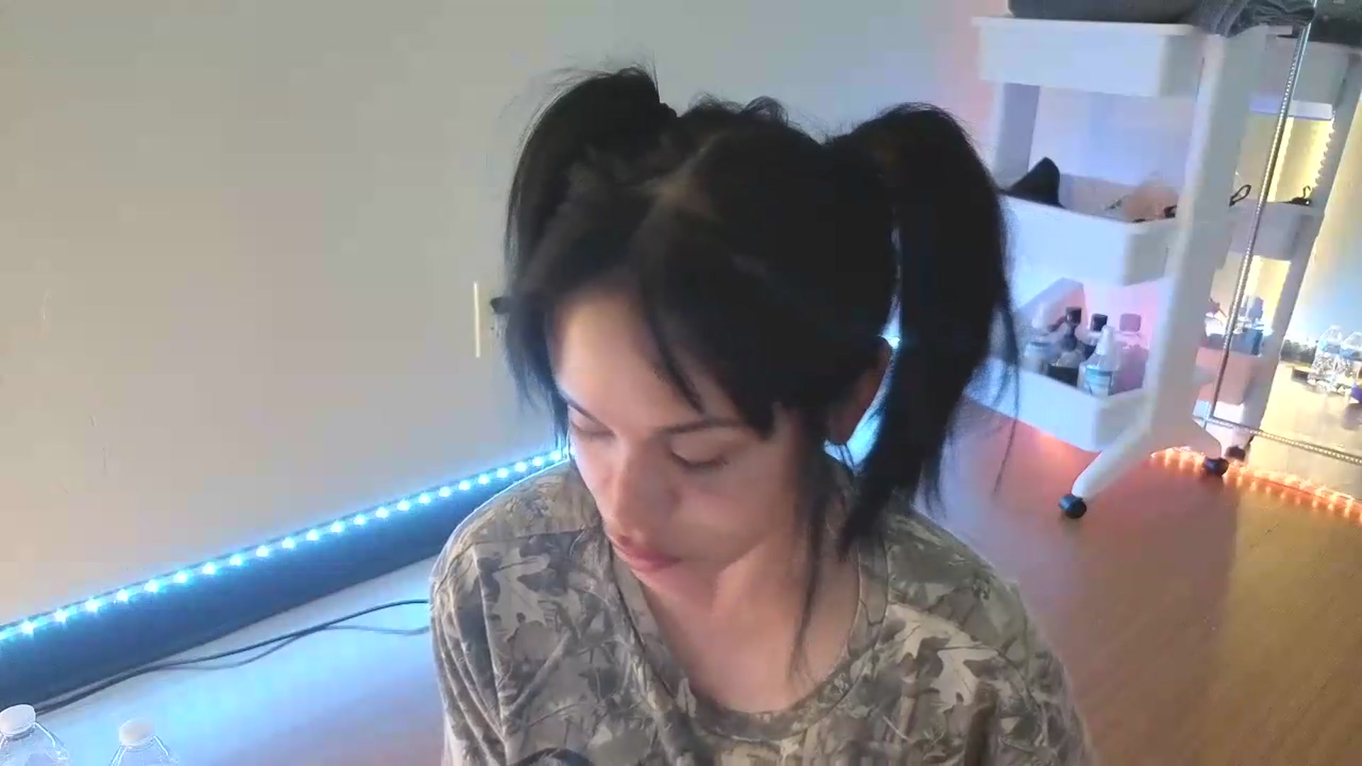 Gallery image thumbnail from nella's myfreecams stream on, 06/13/2026, 19:18 image 7 of 20