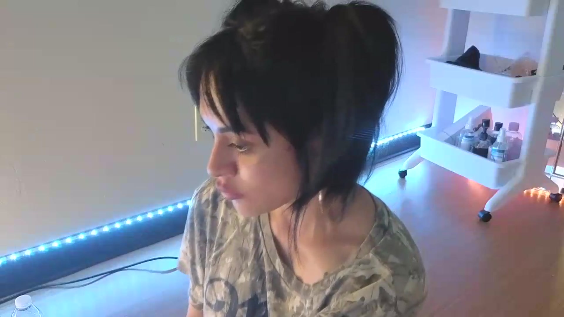 Gallery image thumbnail from nella's myfreecams stream on, 06/13/2026, 19:18 image 14 of 20