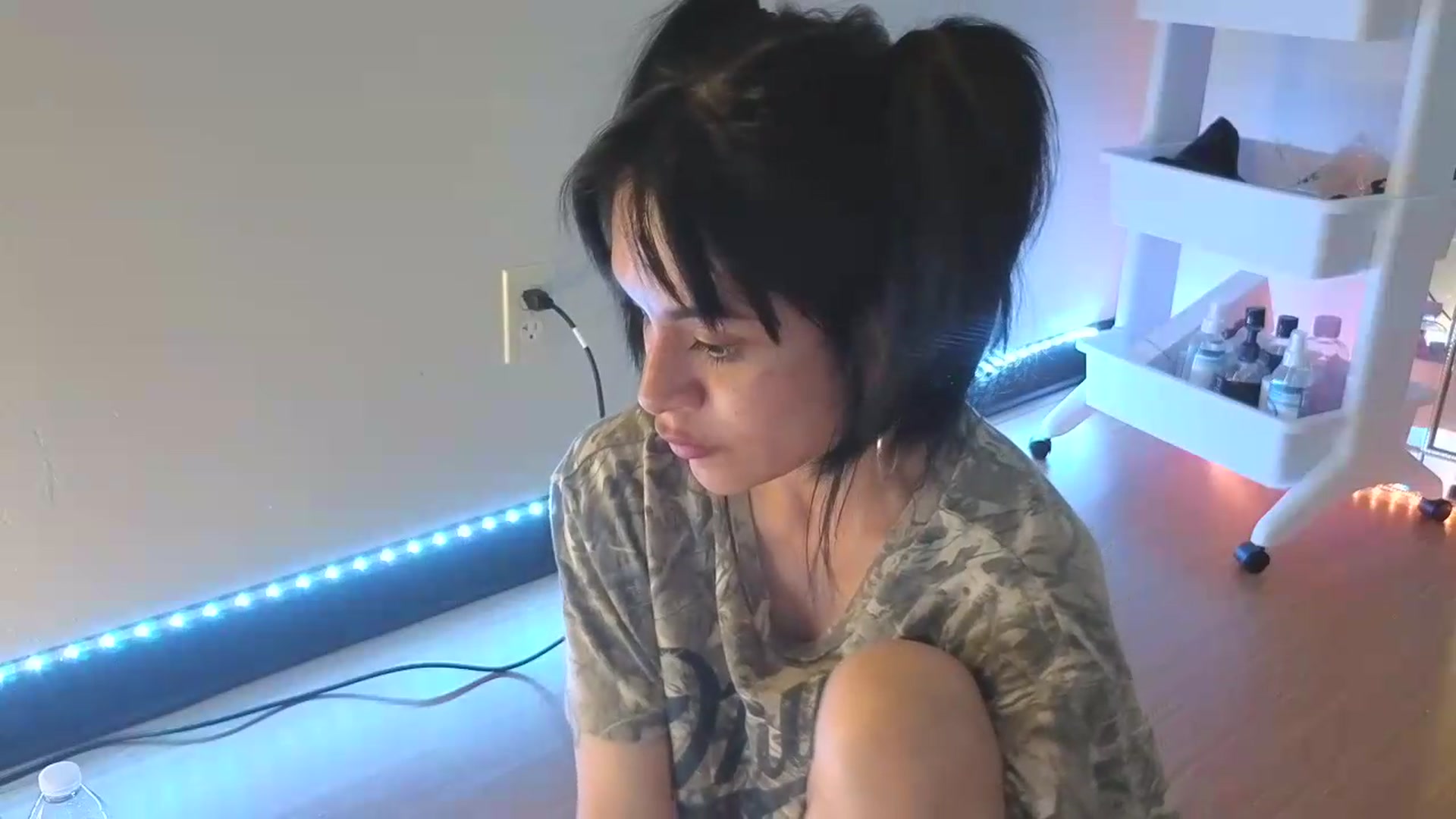 Gallery image thumbnail from nella's myfreecams stream on, 06/13/2026, 19:18 image 15 of 20