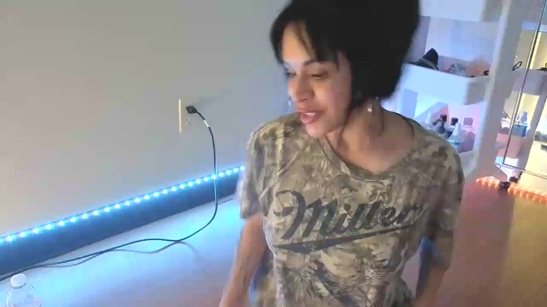 Gallery image thumbnail from nella's myfreecams stream on, 06/13/2026, 19:18 image 18 of 20