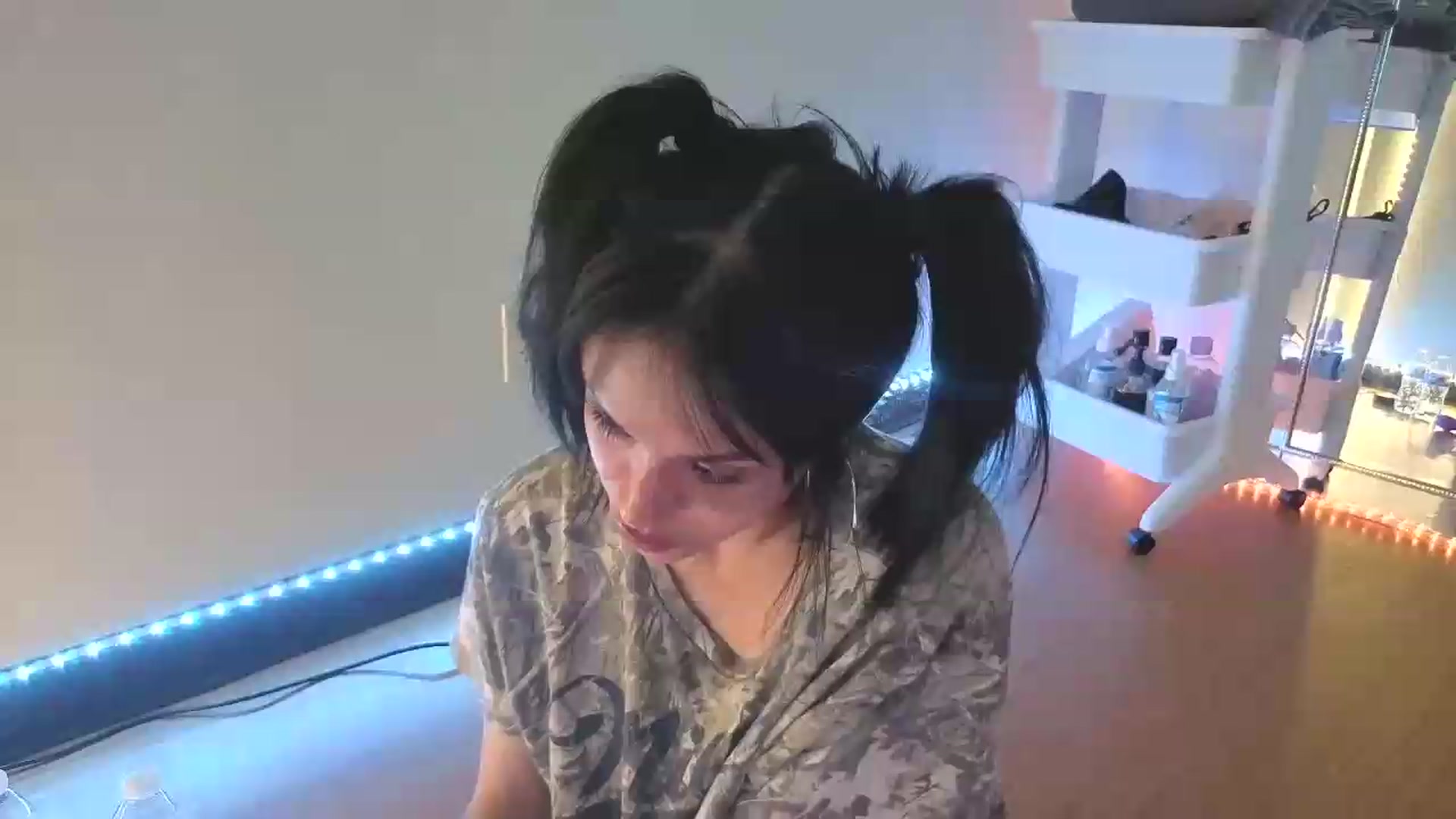 Gallery image thumbnail from nella's myfreecams stream on, 06/13/2026, 19:18 image 1 of 20