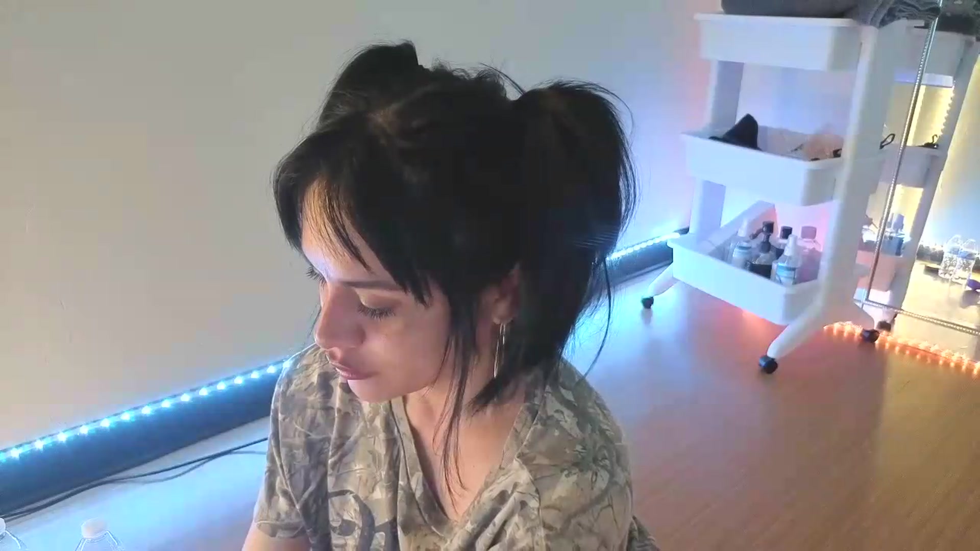 Gallery image thumbnail from nella's myfreecams stream on, 06/13/2026, 19:18 image 2 of 20