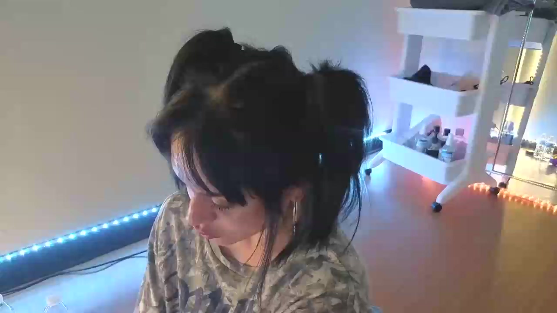 Gallery image thumbnail from nella's myfreecams stream on, 06/13/2026, 19:18 image 4 of 20