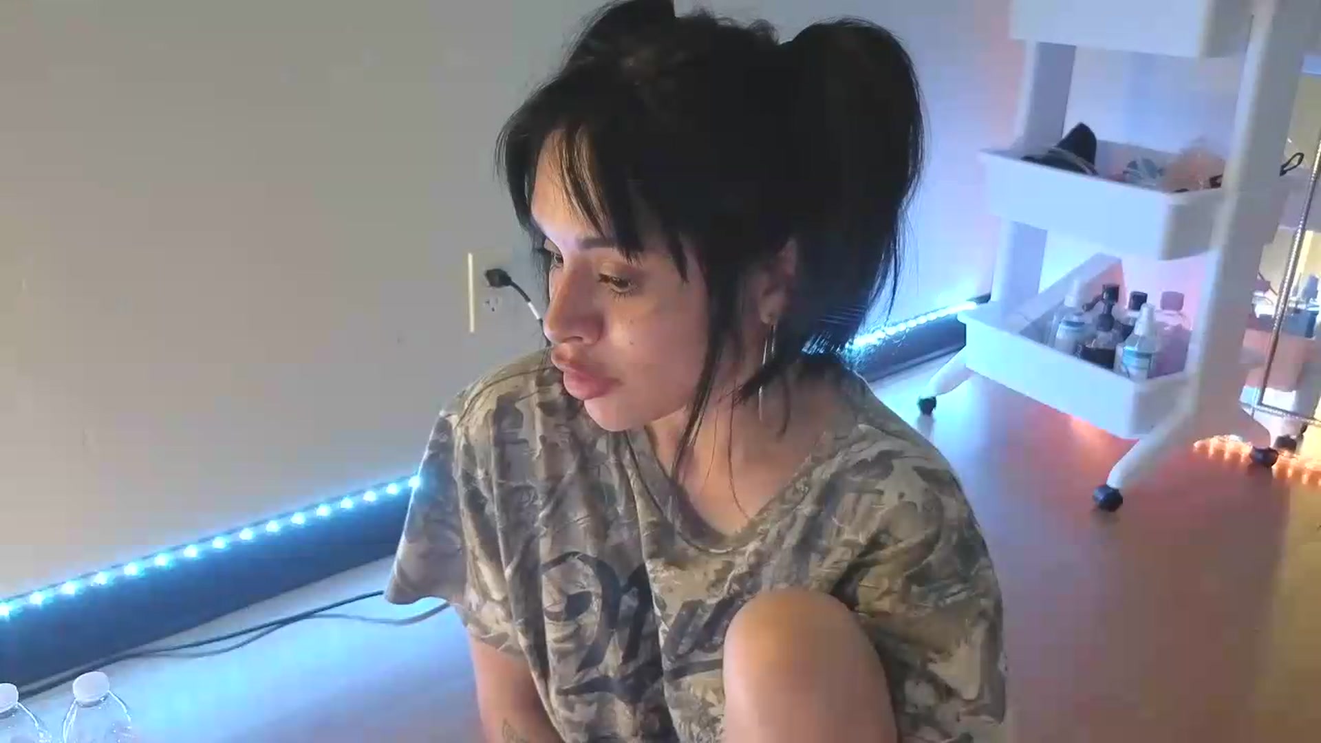 Gallery image thumbnail from nella's myfreecams stream on, 06/13/2026, 19:18 image 17 of 20