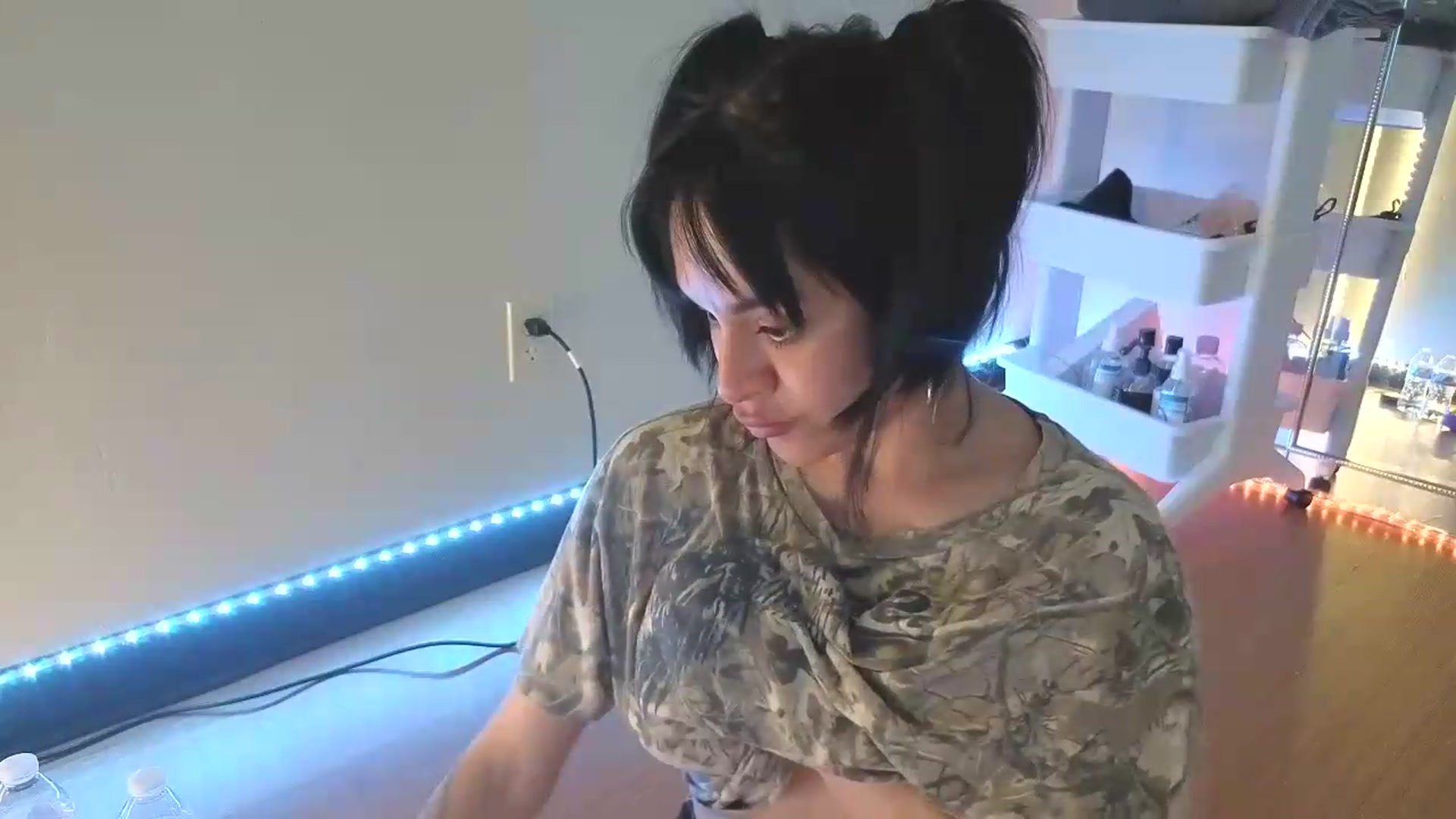 Gallery image thumbnail from nella's myfreecams stream on, 06/13/2026, 19:18 image 9 of 20
