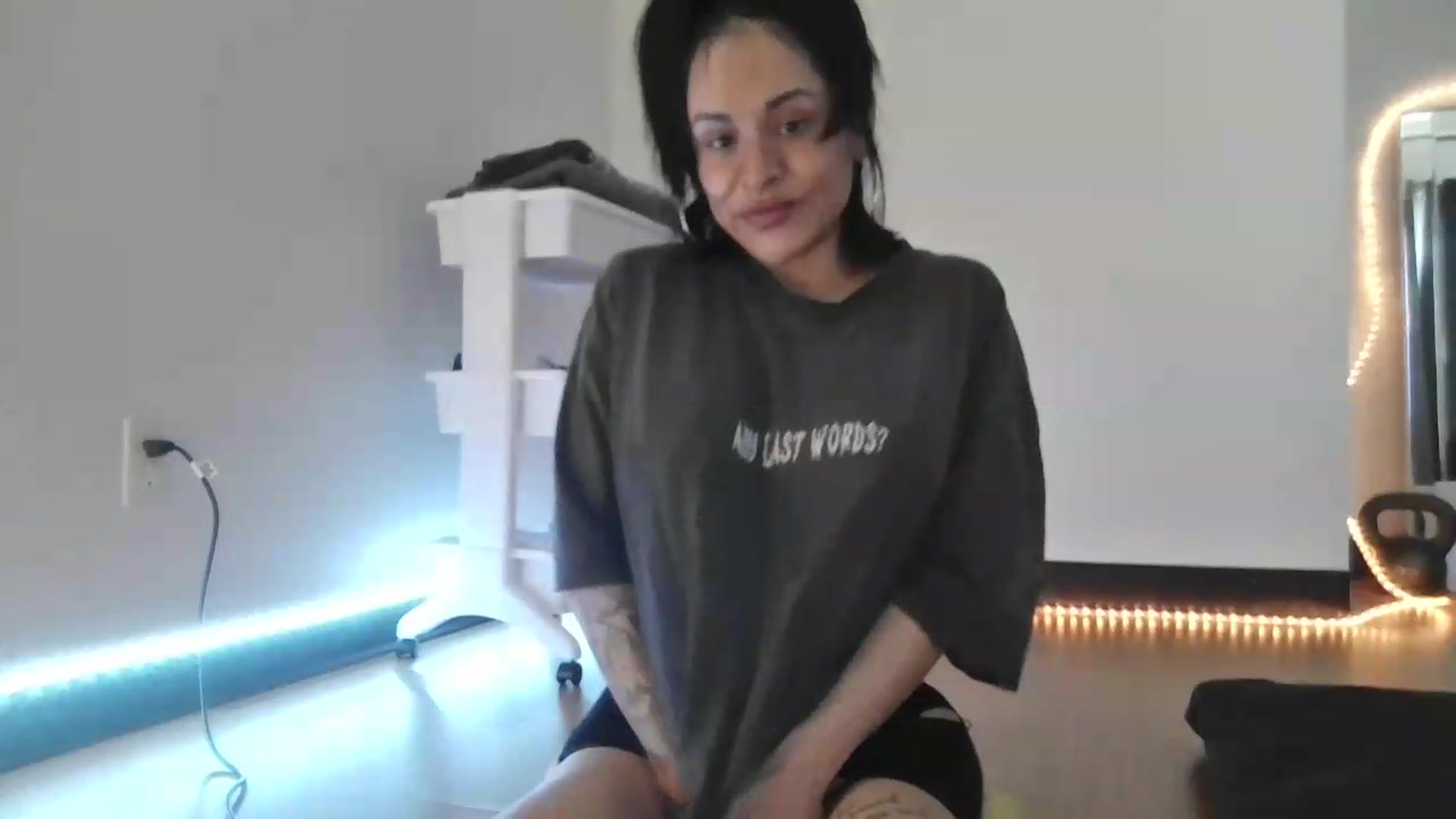 Gallery image thumbnail from nella's myfreecams stream on, 06/16/2026, 16:19 image 2 of 20