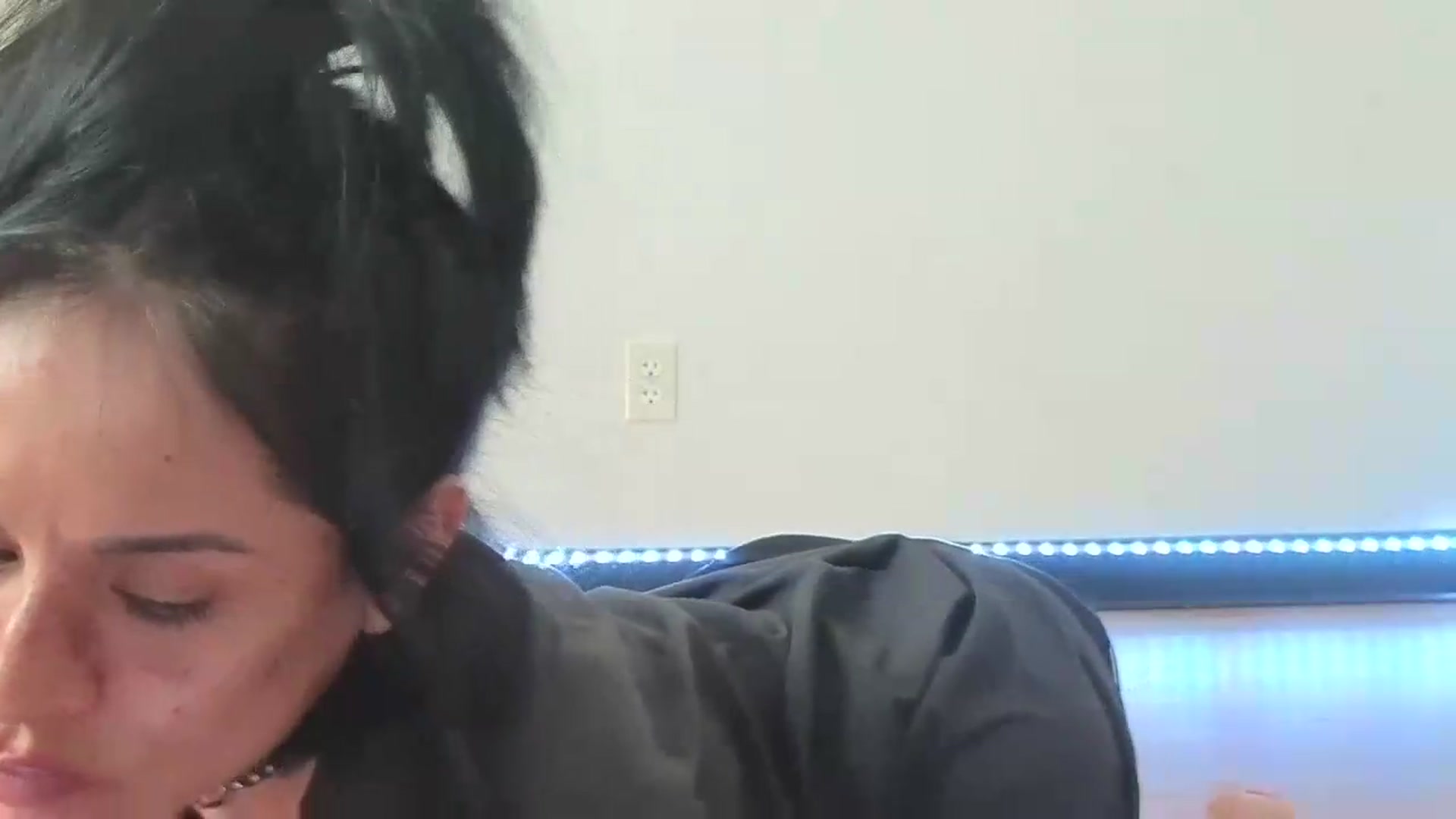 Gallery image thumbnail from nella's myfreecams stream on, 06/23/2026, 15:44 image 11 of 20