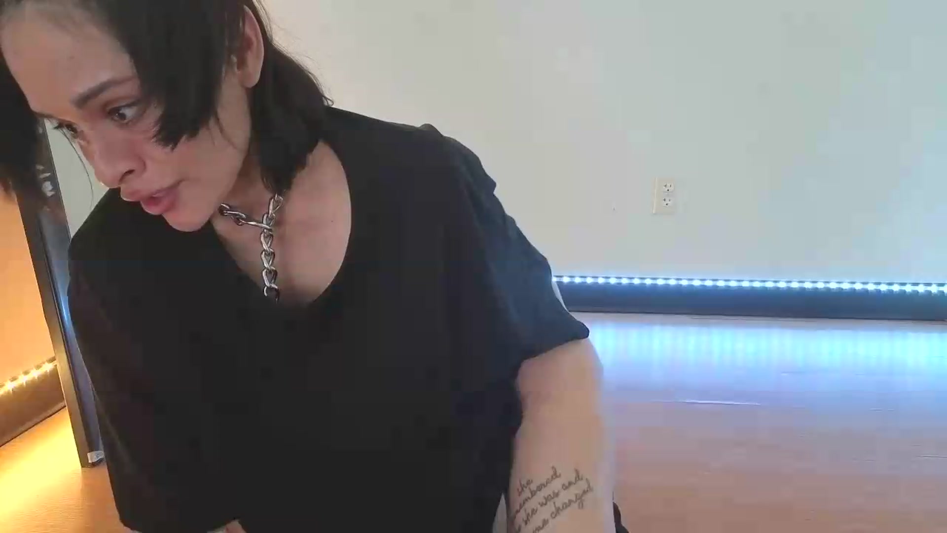 Gallery image thumbnail from nella's myfreecams stream on, 06/29/2026, 17:54 image 7 of 20