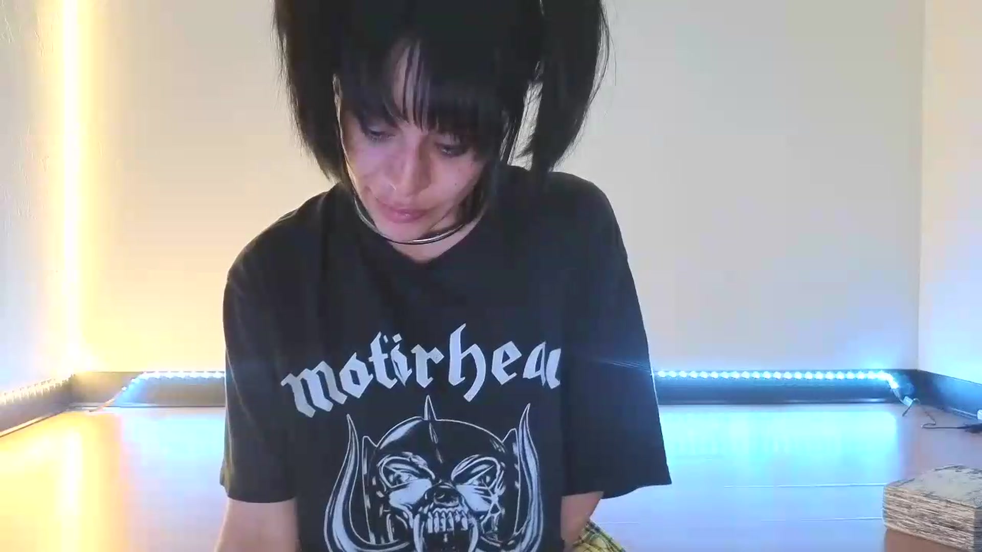 Gallery image thumbnail from nella's myfreecams stream on, 07/06/2026, 19:25 image 9 of 20