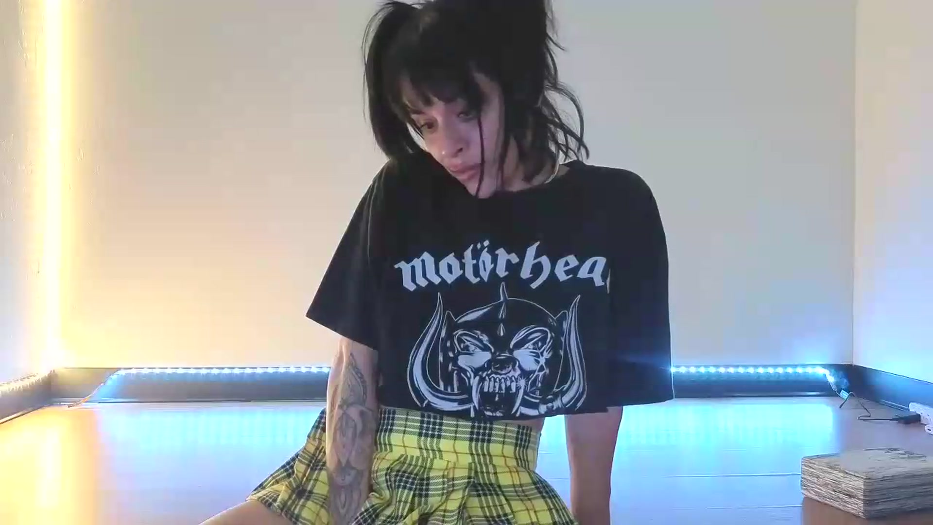 Gallery image thumbnail from nella's myfreecams stream on, 07/06/2026, 19:25 image 18 of 20