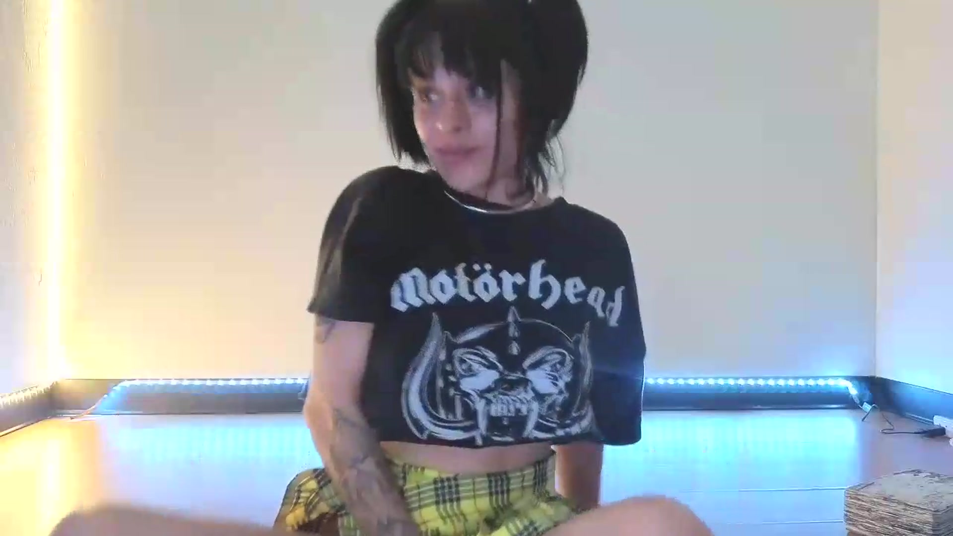 Gallery image thumbnail from nella's myfreecams stream on, 07/06/2026, 19:25 image 11 of 20