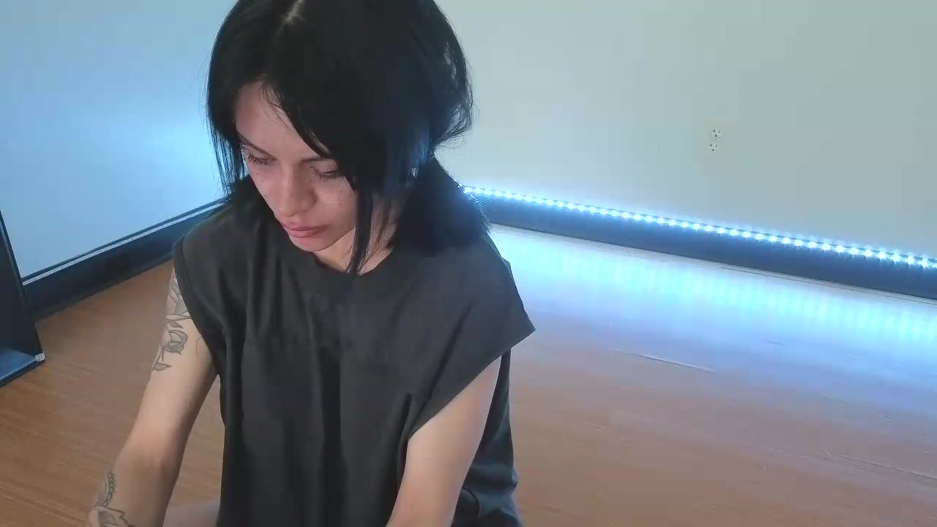 Gallery image thumbnail from nella's myfreecams stream on, 07/10/2026, 16:00 image 4 of 20