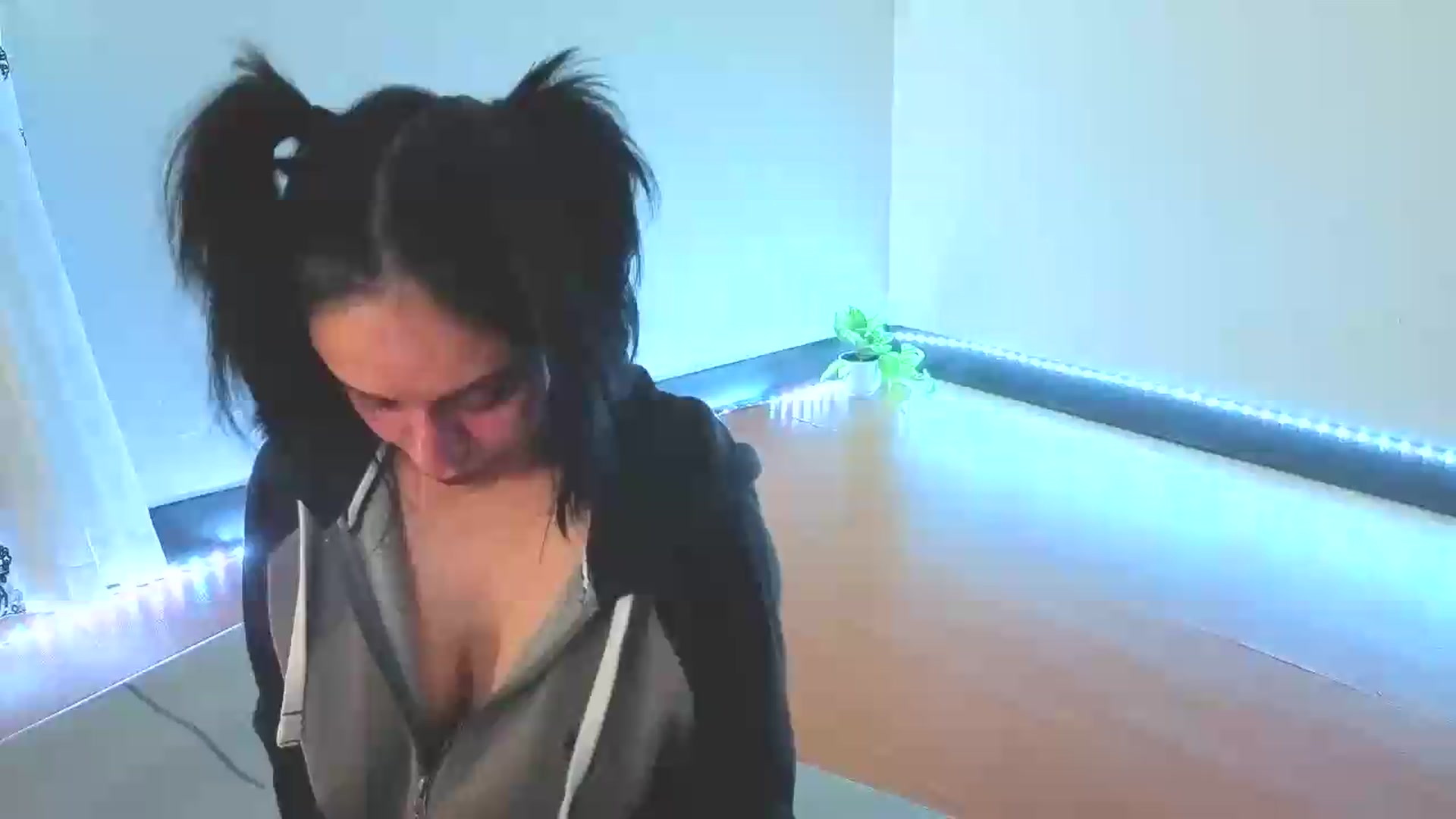 Gallery image thumbnail from nella's myfreecams stream on, 08/05/2026, 17:31 image 2 of 20