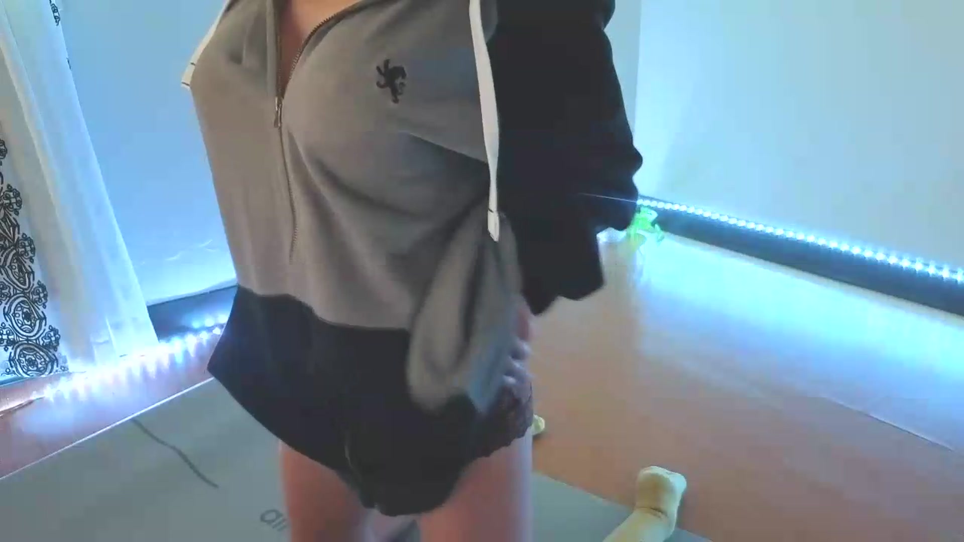 Gallery image thumbnail from nella's myfreecams stream on, 08/05/2026, 17:31 image 4 of 20