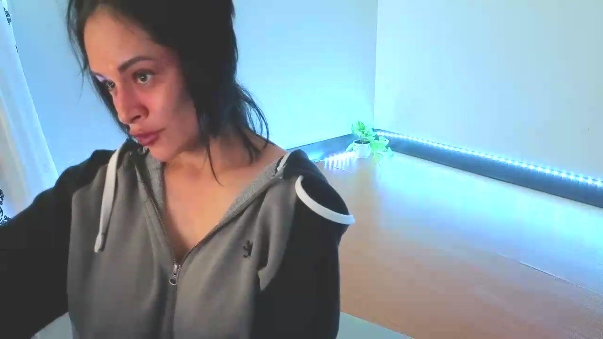 Gallery image thumbnail from nella's myfreecams stream on, 08/05/2026, 17:31 image 9 of 20