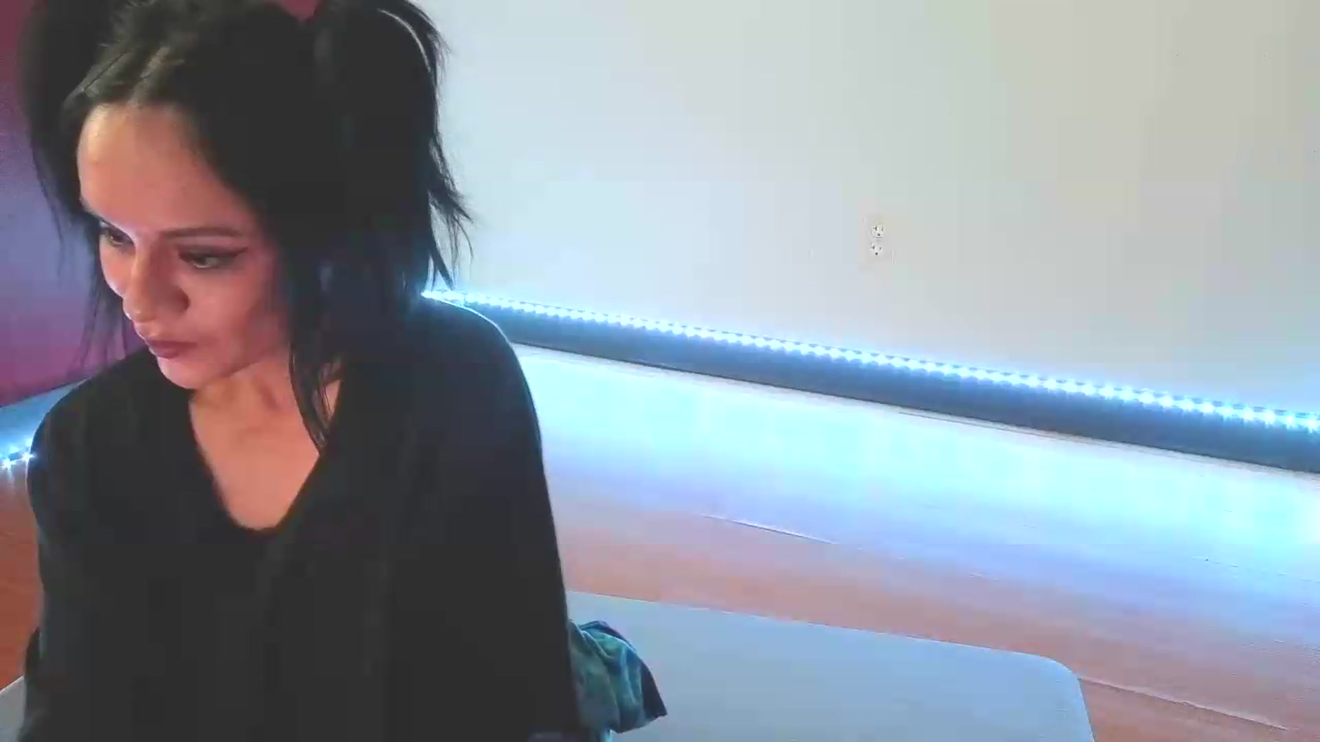 Gallery image thumbnail from nella's myfreecams stream on, 08/10/2026, 16:32 image 6 of 20
