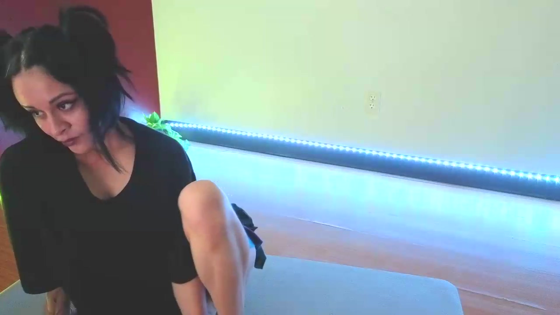 Gallery image thumbnail from nella's myfreecams stream on, 08/10/2026, 16:32 image 11 of 20