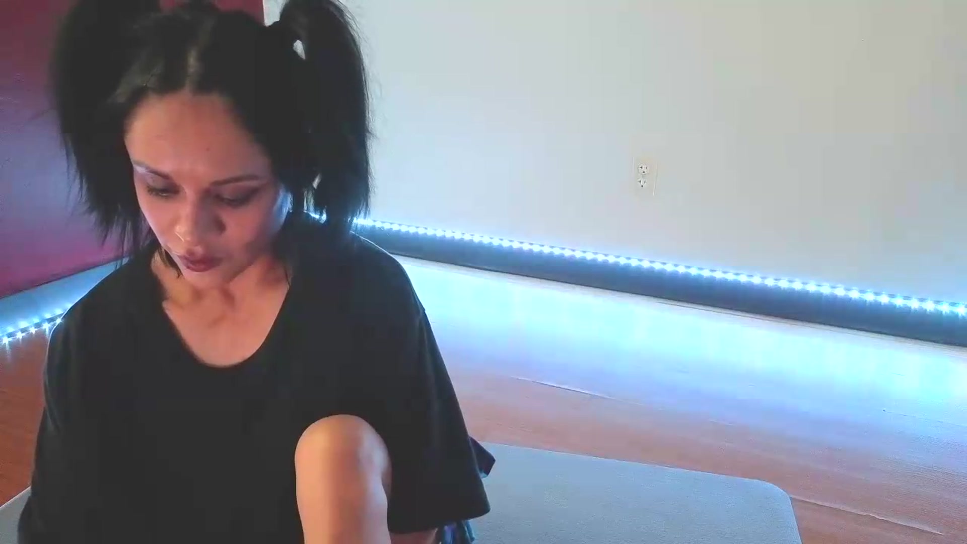 Gallery image thumbnail from nella's myfreecams stream on, 08/10/2026, 16:32 image 5 of 20