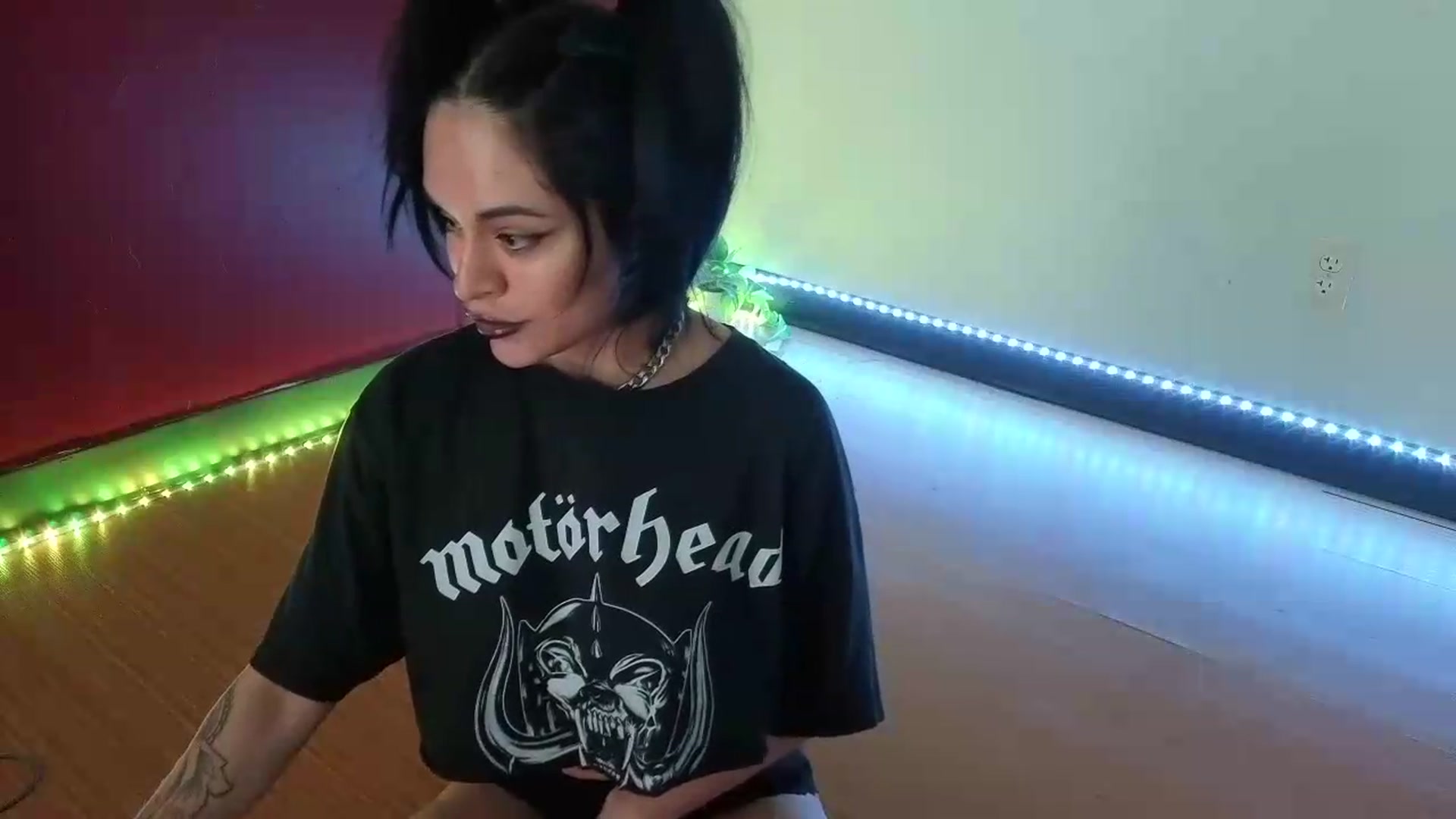 Gallery image thumbnail from nella's myfreecams stream on, 08/14/2026, 17:17 image 4 of 20
