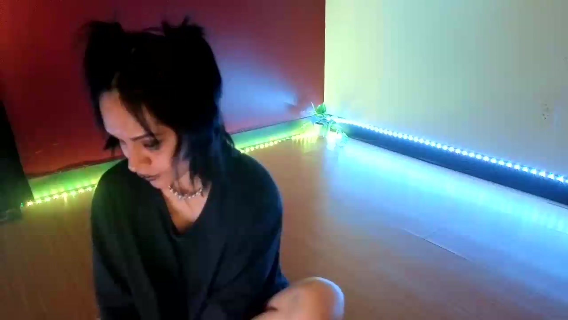 Gallery image thumbnail from nella's myfreecams stream on, 08/20/2026, 15:25 image 18 of 20