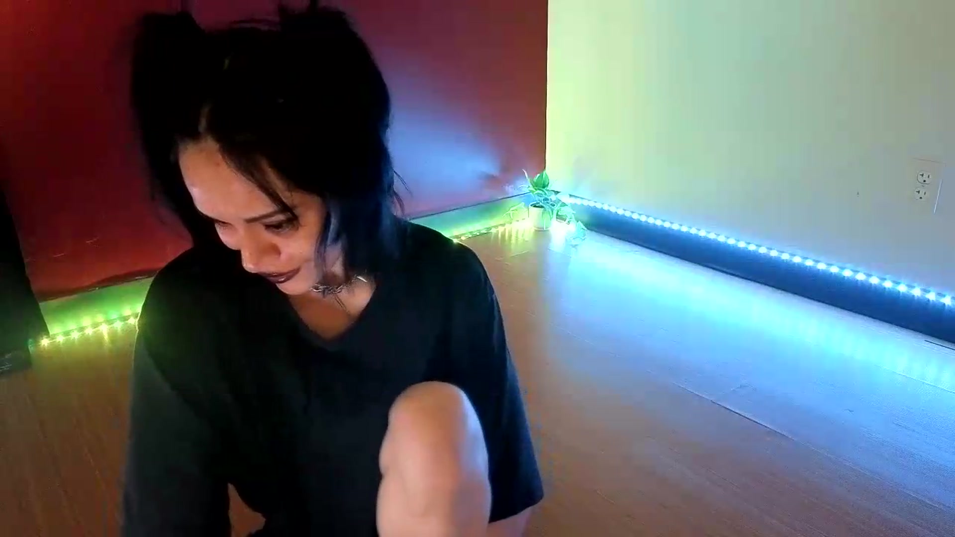 Gallery image thumbnail from nella's myfreecams stream on, 08/20/2026, 15:25 image 4 of 20