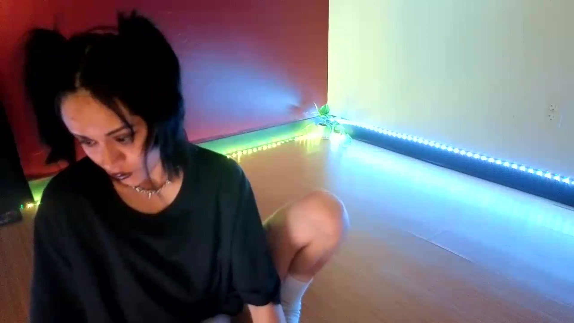 Gallery image thumbnail from nella's myfreecams stream on, 08/20/2026, 15:25 image 13 of 20