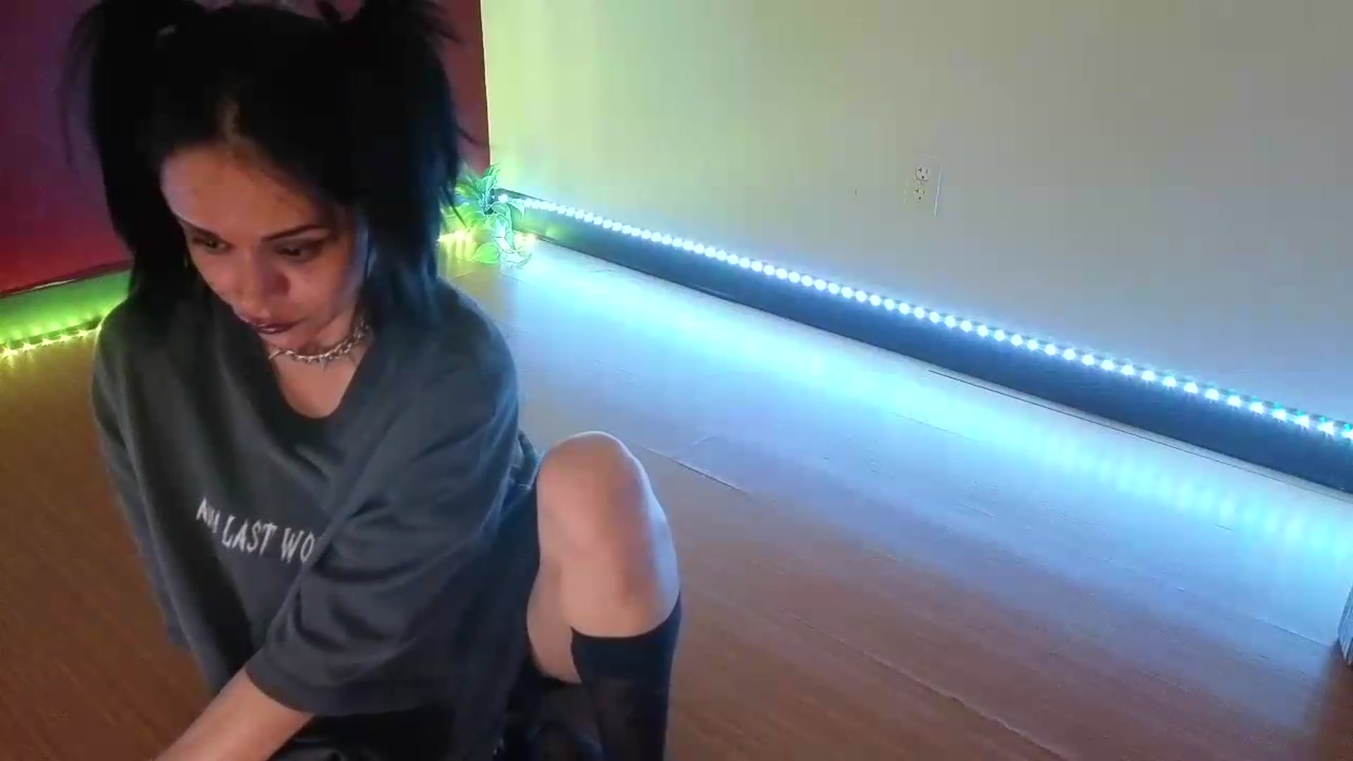 Gallery image thumbnail from nella's myfreecams stream on, 08/22/2026, 17:01 image 4 of 20