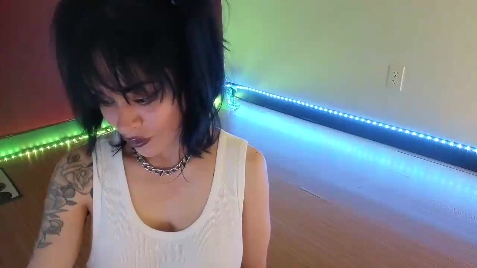 Gallery image thumbnail from nella's myfreecams stream on, 08/24/2026, 15:51 image 8 of 20
