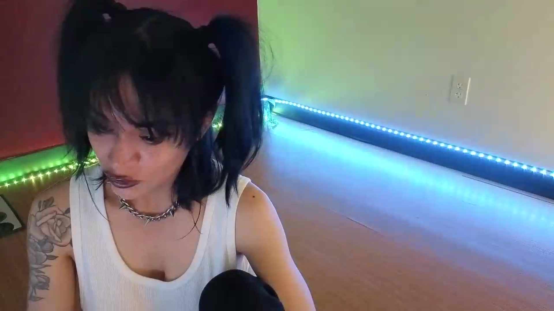 Gallery image thumbnail from nella's myfreecams stream on, 08/24/2026, 15:51 image 9 of 20