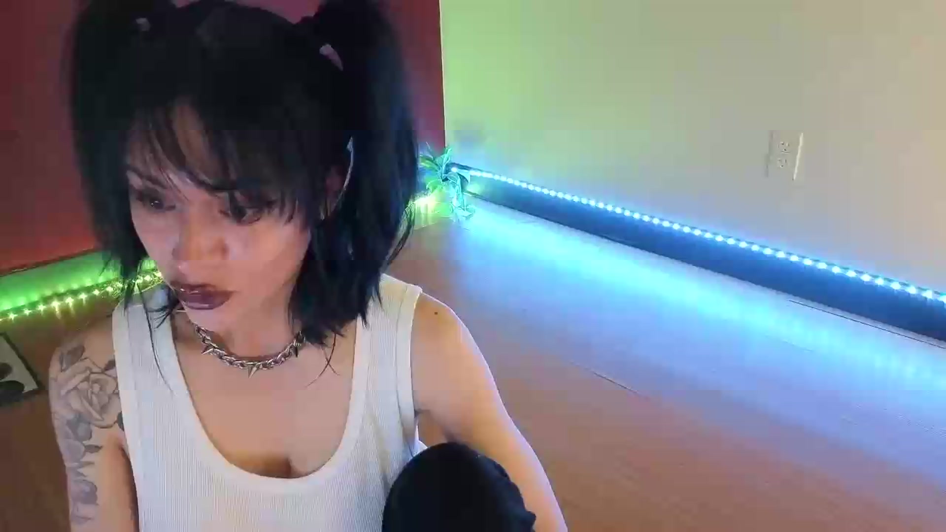 Gallery image thumbnail from nella's myfreecams stream on, 08/24/2026, 15:51 image 10 of 20