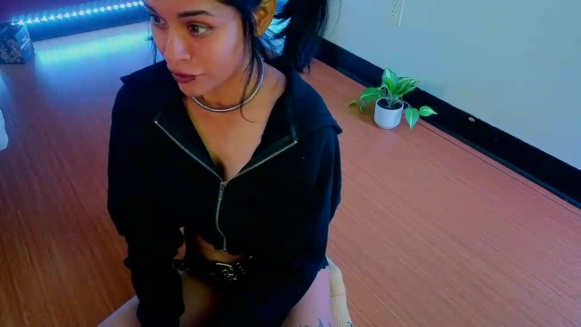 Gallery image thumbnail from nella's myfreecams stream on, 09/06/2026, 18:43 image 7 of 20