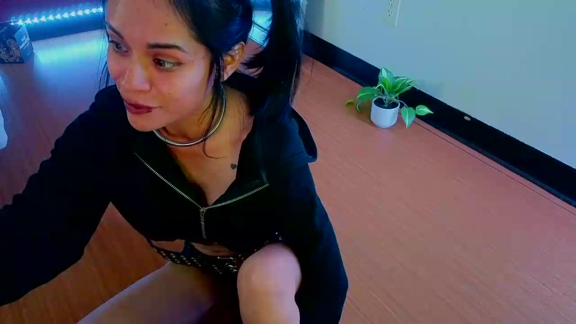 Gallery image thumbnail from nella's myfreecams stream on, 09/06/2026, 18:43 image 5 of 20