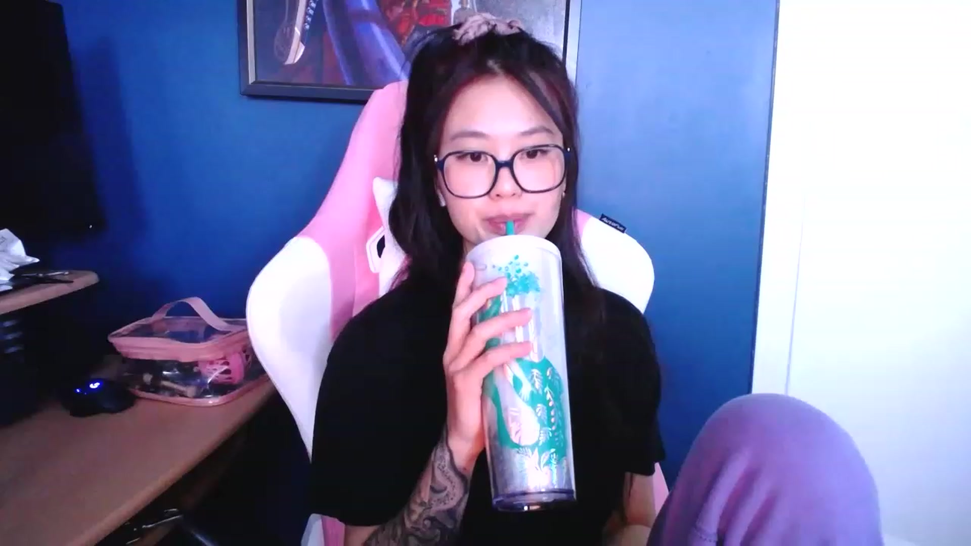 Gallery image thumbnail from nemukkonyago's myfreecams stream on, 12/19/2022, 18:44 image 15 of 20