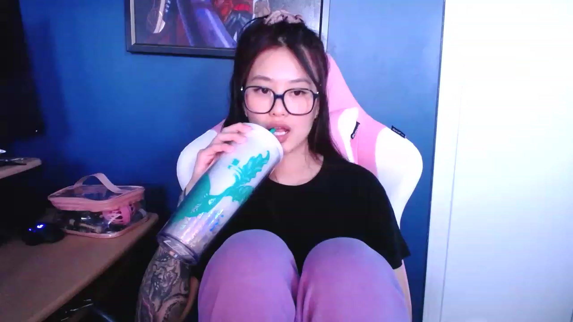 Gallery image thumbnail from nemukkonyago's myfreecams stream on, 12/19/2022, 18:44 image 20 of 20