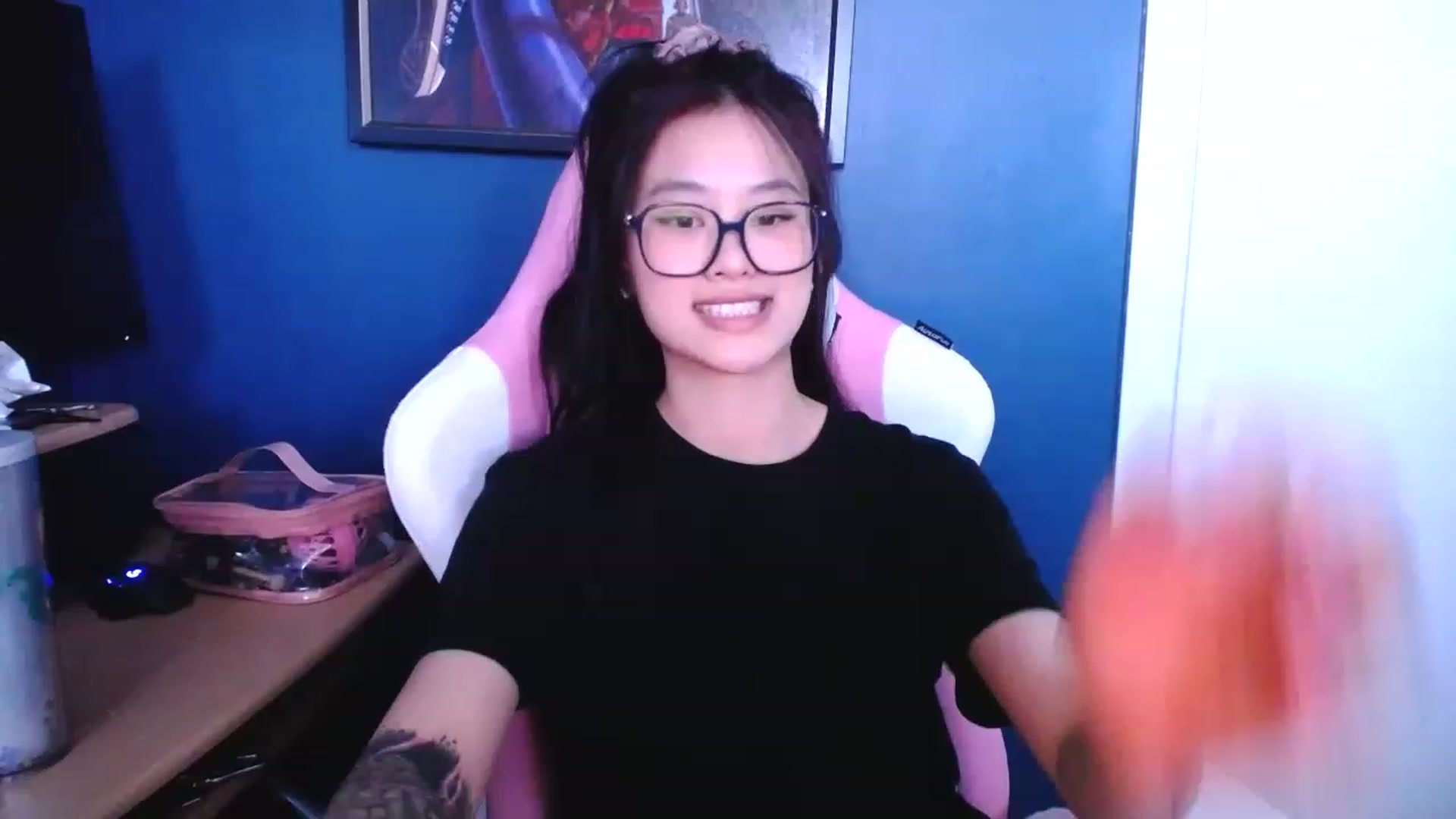 Gallery image thumbnail from nemukkonyago's myfreecams stream on, 12/19/2022, 18:44 image 4 of 20