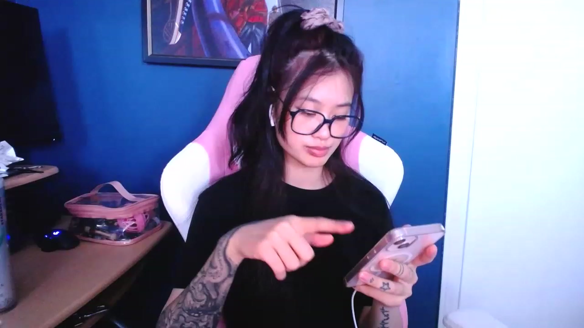Gallery image thumbnail from nemukkonyago's myfreecams stream on, 12/19/2022, 18:44 image 3 of 20