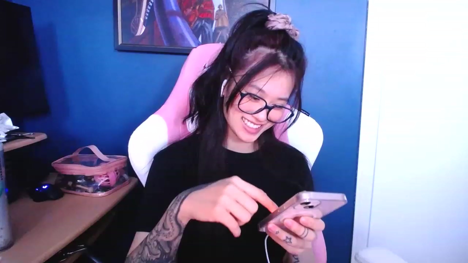 Gallery image thumbnail from nemukkonyago's myfreecams stream on, 12/19/2022, 18:44 image 2 of 20