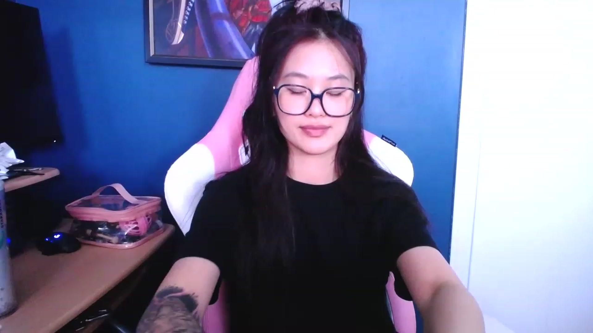 Gallery image thumbnail from nemukkonyago's myfreecams stream on, 12/19/2022, 18:44 image 1 of 20