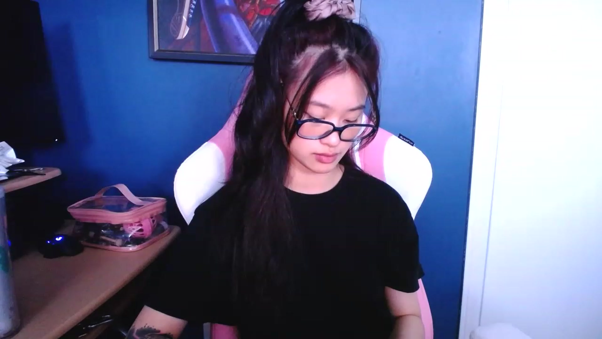 Gallery image thumbnail from nemukkonyago's myfreecams stream on, 12/19/2022, 18:44 image 12 of 20