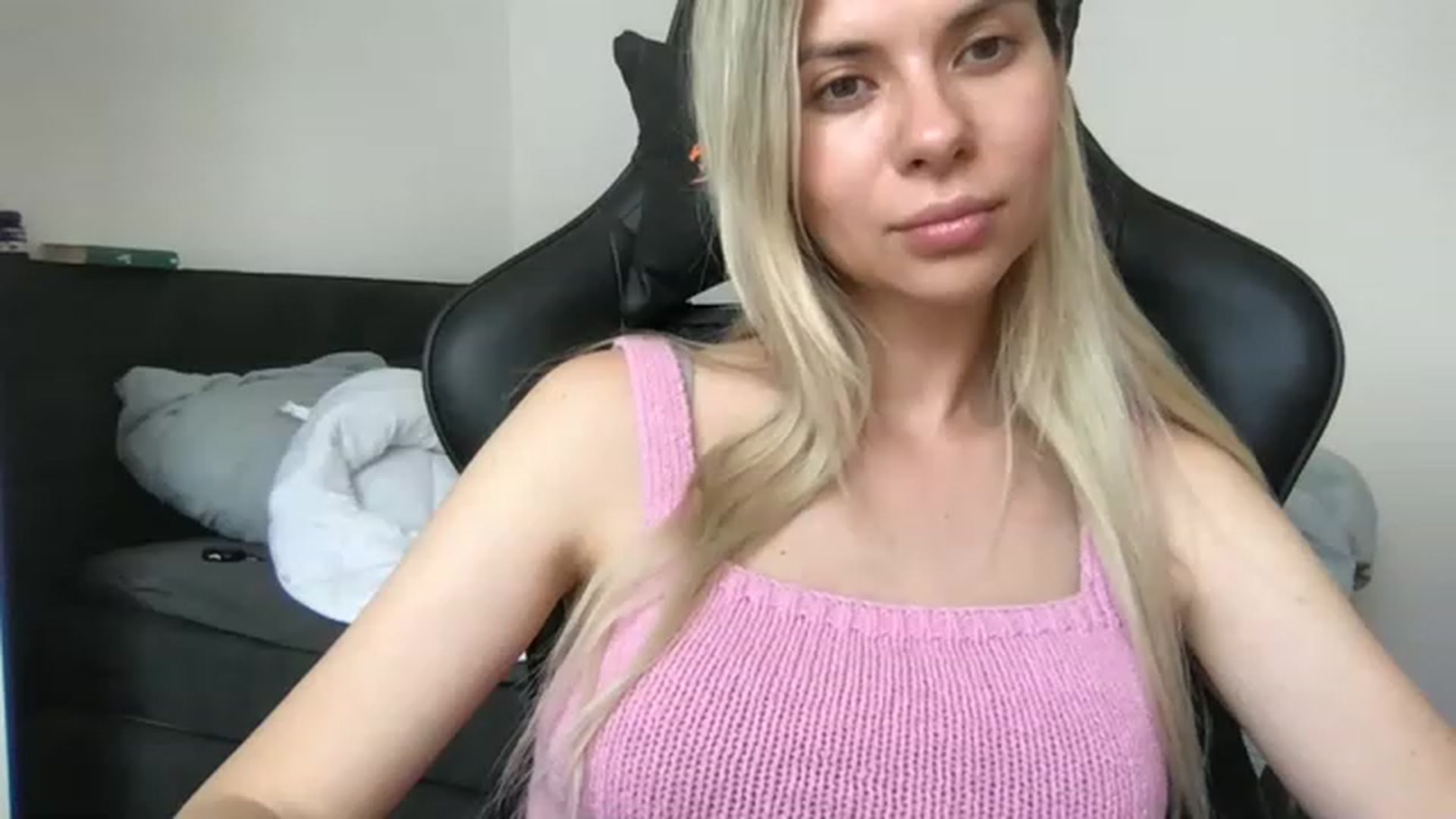 Gallery image thumbnail from neverinmylife's myfreecams stream on, 07/03/2023, 17:54 image 3 of 20