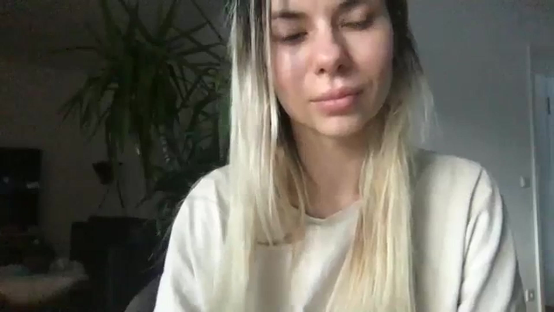 Gallery image thumbnail from neverinmylife's myfreecams stream on, 12/11/2023, 14:44 image 16 of 20