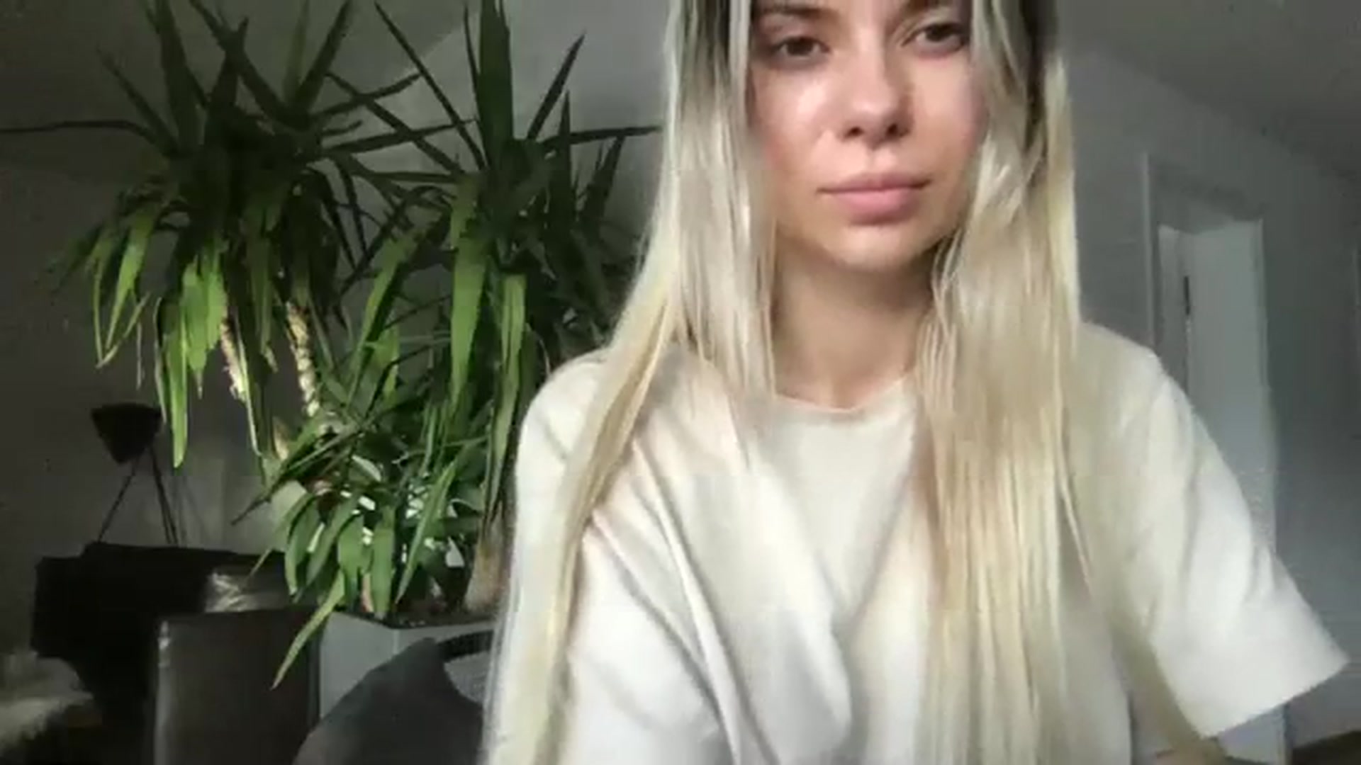 Gallery image thumbnail from neverinmylife's myfreecams stream on, 12/11/2023, 14:44 image 8 of 20