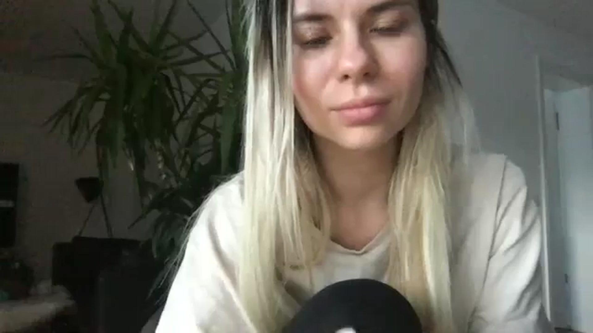 Gallery image thumbnail from neverinmylife's myfreecams stream on, 12/11/2023, 14:44 image 15 of 20