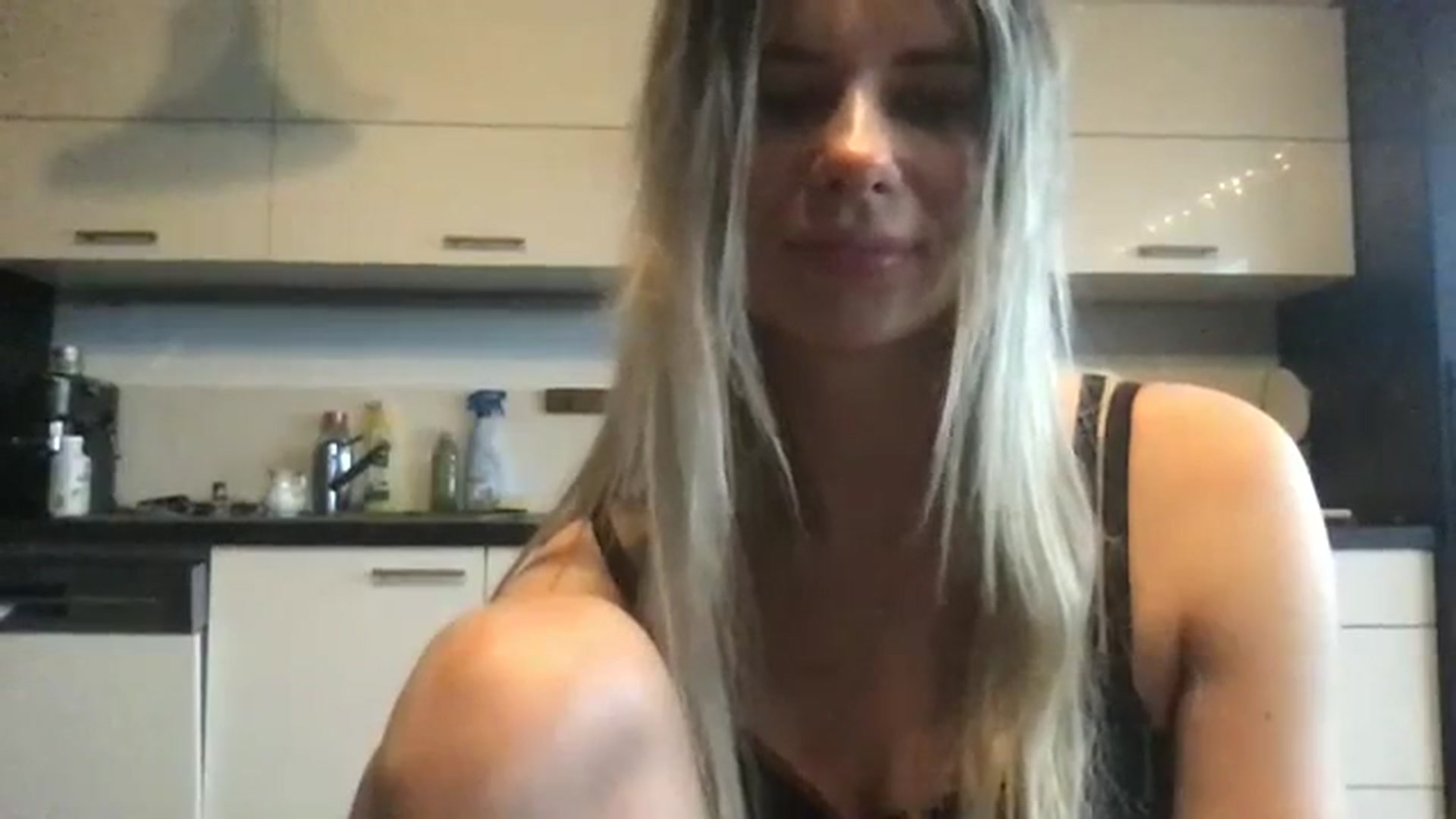 Gallery image thumbnail from neverinmylife's myfreecams stream on, 12/17/2023, 15:49 image 11 of 20