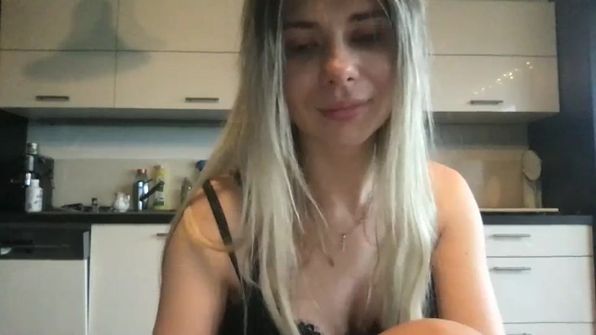 Gallery image thumbnail from neverinmylife's myfreecams stream on, 12/17/2023, 15:49 image 7 of 20