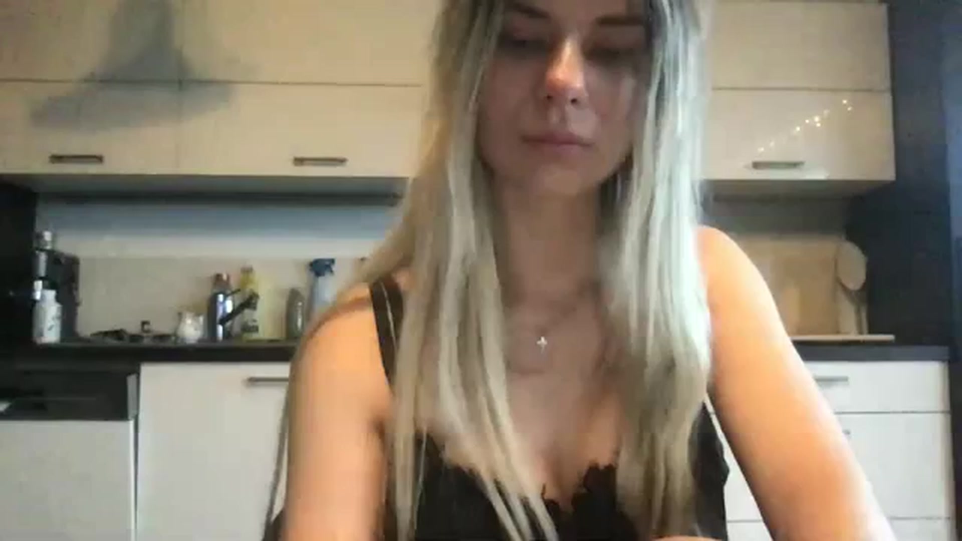Gallery image thumbnail from neverinmylife's myfreecams stream on, 12/17/2023, 15:49 image 10 of 20