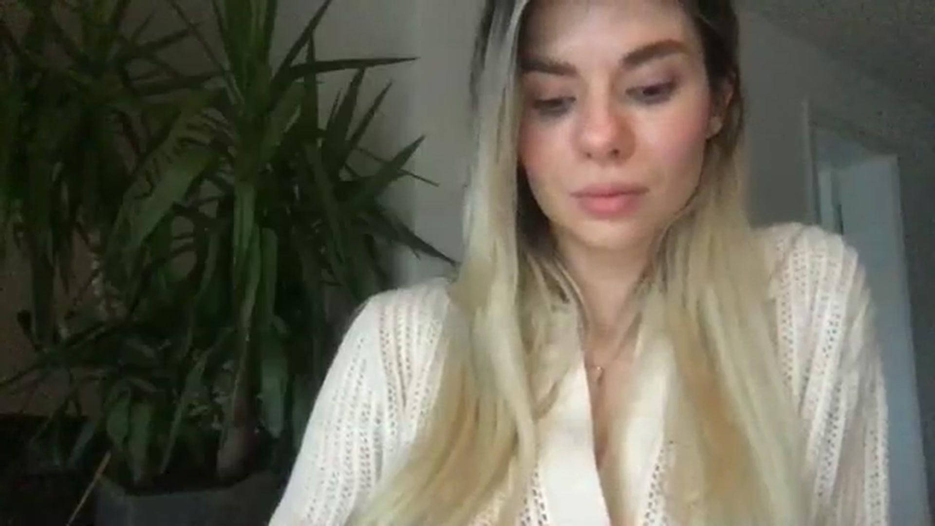 Gallery image thumbnail from neverinmylife's myfreecams stream on, 12/21/2023, 14:02 image 15 of 20
